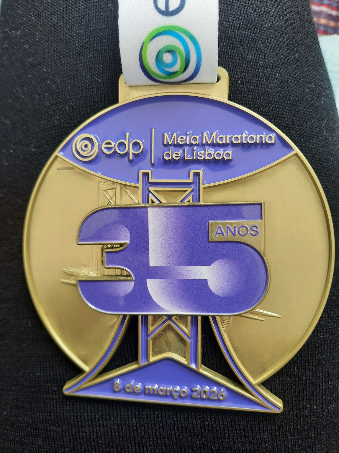 Brigitte im Ziel (Valencia Halbmarathon)